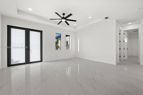 Casa en venta en Cape Coral, Florida, 3 dormitorios, 130.99 m2 № 2030367 - foto 7