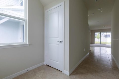 Casa en alquiler en Orlando, Florida, 5 dormitorios, 289.48 m2 № 1906070 - foto 2