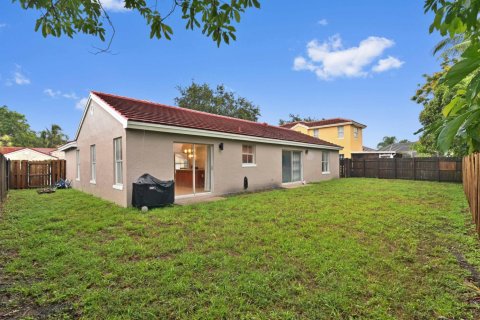 House in Margate, Florida 3 bedrooms, 151.06 sq.m. № 1228714 - photo 1