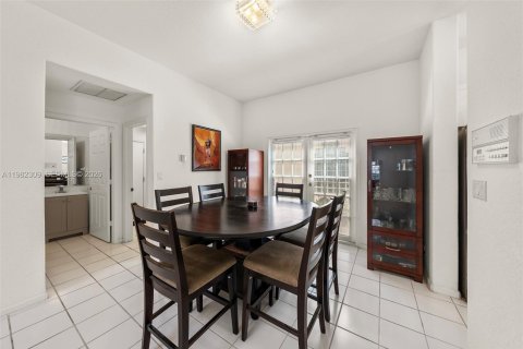 Casa en venta en Miami, Florida, 4 dormitorios, 224.36 m2 № 2050777 - foto 25