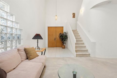 Casa en venta en Miami, Florida, 4 dormitorios, 224.36 m2 № 2050777 - foto 17