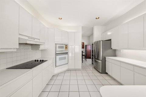 Casa en venta en Miami, Florida, 4 dormitorios, 224.36 m2 № 2050777 - foto 24