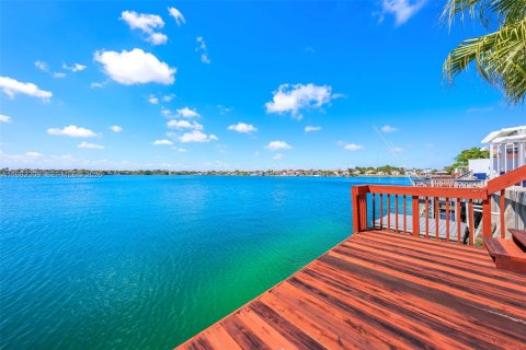 Casa en venta en Miami, Florida, 4 dormitorios, 224.36 m2 № 2050777 - foto 29