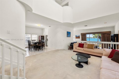 Casa en venta en Miami, Florida, 4 dormitorios, 224.36 m2 № 2050777 - foto 14