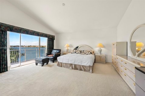 Casa en venta en Miami, Florida, 4 dormitorios, 224.36 m2 № 2050777 - foto 9