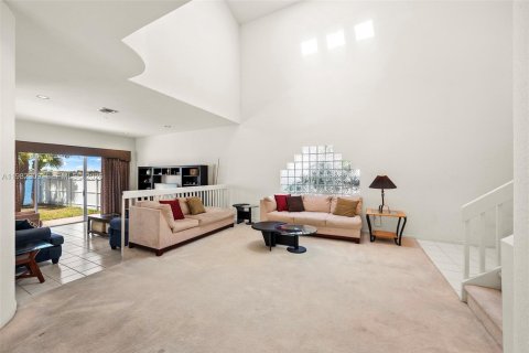 Casa en venta en Miami, Florida, 4 dormitorios, 224.36 m2 № 2050777 - foto 18