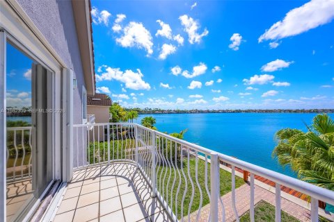 Casa en venta en Miami, Florida, 4 dormitorios, 224.36 m2 № 2050777 - foto 10