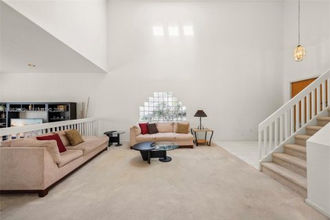 Casa en venta en Miami, Florida, 4 dormitorios, 224.36 m2 № 2050777 - foto 7