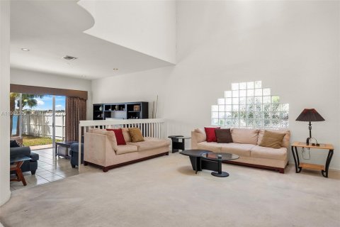 Casa en venta en Miami, Florida, 4 dormitorios, 224.36 m2 № 2050777 - foto 15