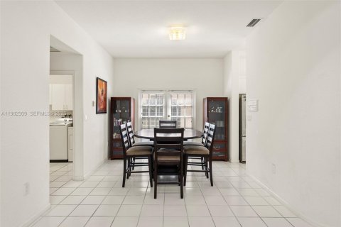 Casa en venta en Miami, Florida, 4 dormitorios, 224.36 m2 № 2050777 - foto 26