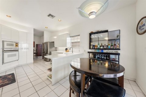 Casa en venta en Miami, Florida, 4 dormitorios, 224.36 m2 № 2050777 - foto 22