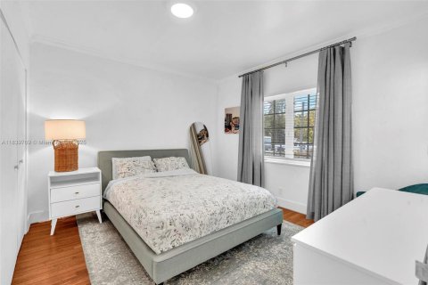 Casa en venta en Miami, Florida, 4 dormitorios, 185.43 m2 № 1834426 - foto 15