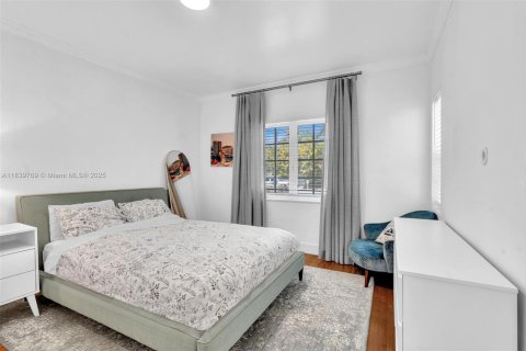 Casa en venta en Miami, Florida, 4 dormitorios, 185.43 m2 № 1834426 - foto 16