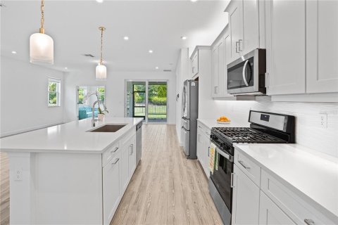 Casa en venta en Saint Lucie, Florida, 2 dormitorios, 151.9 m2 № 1793312 - foto 12