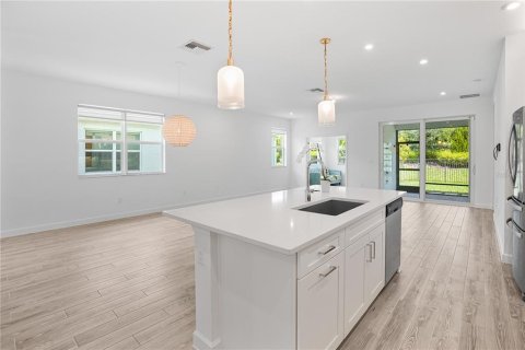 Casa en venta en Saint Lucie, Florida, 2 dormitorios, 151.9 m2 № 1793312 - foto 10