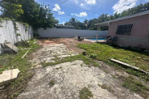 Casa en venta en Miami Gardens, Florida, 4 dormitorios, 172.98 m2 № 2028074 - foto 24