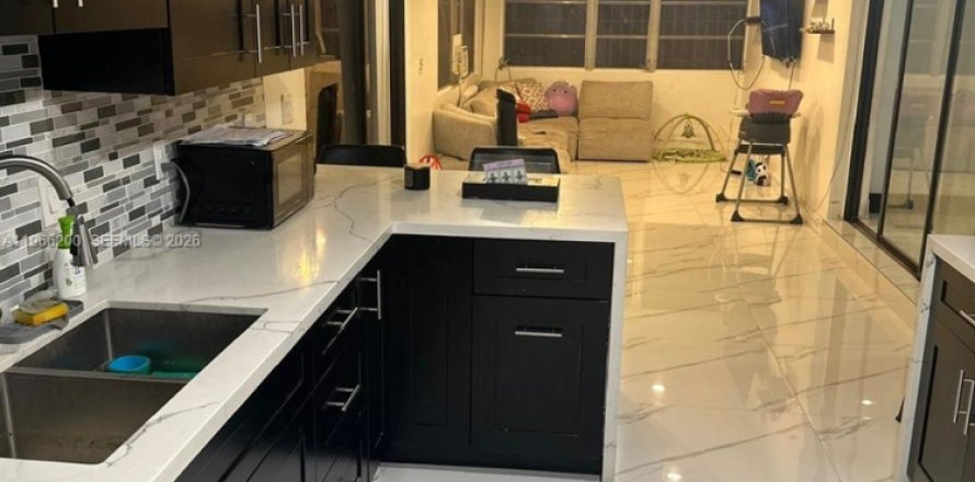 Casa en Miami Gardens, Florida 4 dormitorios, 172.98 m2 № 2028074