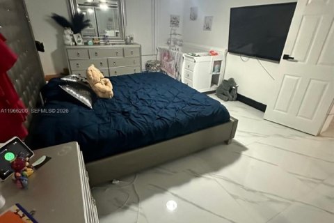 Casa en venta en Miami Gardens, Florida, 4 dormitorios, 172.98 m2 № 2028074 - foto 21