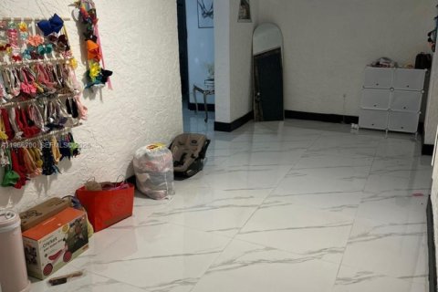 Casa en venta en Miami Gardens, Florida, 4 dormitorios, 172.98 m2 № 2028074 - foto 8