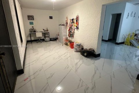 Casa en venta en Miami Gardens, Florida, 4 dormitorios, 172.98 m2 № 2028074 - foto 7