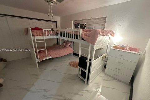 Casa en venta en Miami Gardens, Florida, 4 dormitorios, 172.98 m2 № 2028074 - foto 6