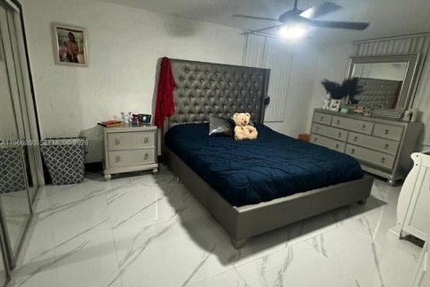 Casa en venta en Miami Gardens, Florida, 4 dormitorios, 172.98 m2 № 2028074 - foto 20