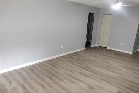 House in Brandon, Florida 3 bedrooms, 112.78 sq.m. № 1913001 - photo 8