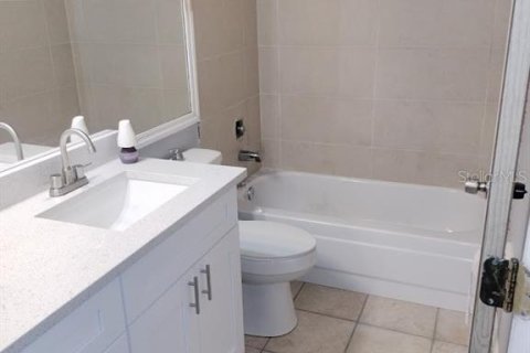 House in Brandon, Florida 3 bedrooms, 112.78 sq.m. № 1913001 - photo 6