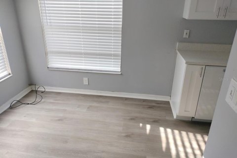 House in Brandon, Florida 3 bedrooms, 112.78 sq.m. № 1913001 - photo 7