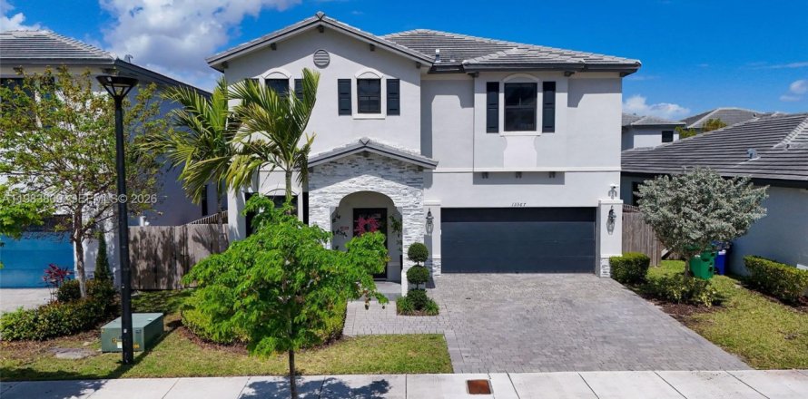 Casa en Homestead, Florida 5 dormitorios, 302.12 m2 № 2047519