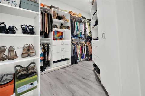 Casa en venta en Homestead, Florida, 5 dormitorios, 302.12 m2 № 2047519 - foto 22