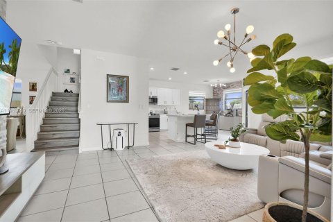 Casa en venta en Homestead, Florida, 5 dormitorios, 302.12 m2 № 2047519 - foto 9