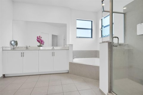 Casa en venta en Homestead, Florida, 5 dormitorios, 302.12 m2 № 2047519 - foto 20