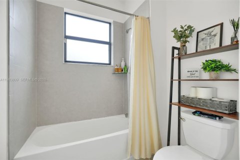 Casa en venta en Homestead, Florida, 5 dormitorios, 302.12 m2 № 2047519 - foto 29