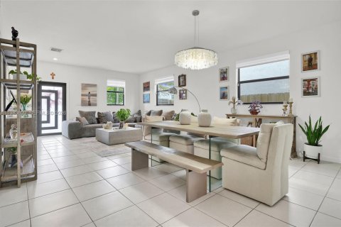 Casa en venta en Homestead, Florida, 5 dormitorios, 302.12 m2 № 2047519 - foto 4