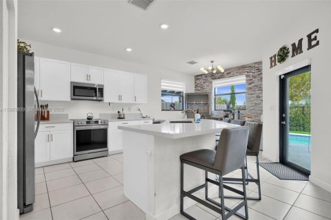 Casa en venta en Homestead, Florida, 5 dormitorios, 302.12 m2 № 2047519 - foto 12