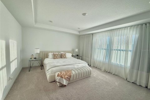 House in Minneola, Florida 5 bedrooms, 261.15 sq.m. № 2227901 - photo 8