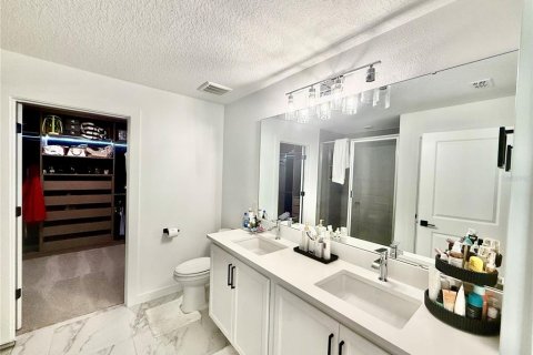 House in Minneola, Florida 5 bedrooms, 261.15 sq.m. № 2227901 - photo 9