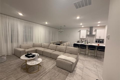 House in Minneola, Florida 5 bedrooms, 261.15 sq.m. № 2227901 - photo 2