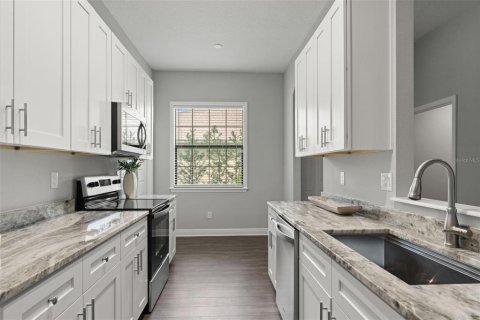 House in Lutz, Florida 6 bedrooms, 406.35 sq.m. № 2217122 - photo 15
