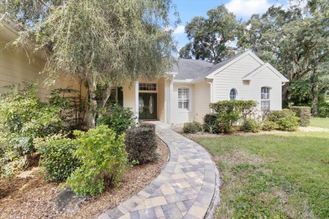House in Homosassa, Florida 3 bedrooms, 259.57 sq.m. № 1880651 - photo 1