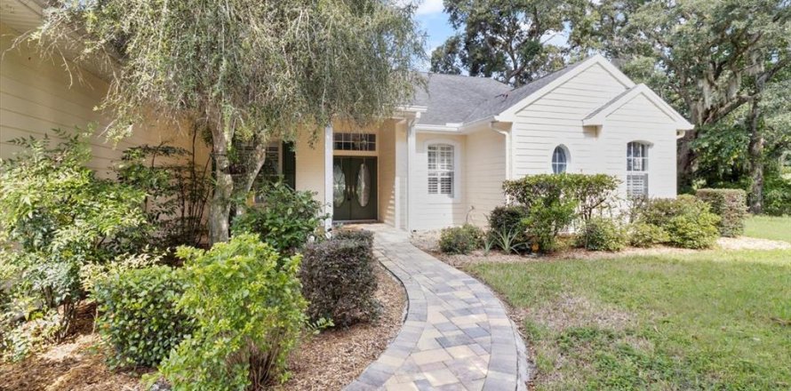 House in Homosassa, Florida 3 bedrooms, 259.57 sq.m. № 1880651