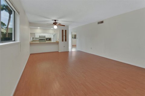 Condo in DeLand, Florida, 2 bedrooms  № 1808566 - photo 4