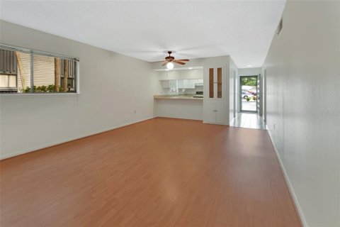 Condo in DeLand, Florida, 2 bedrooms  № 1808566 - photo 5