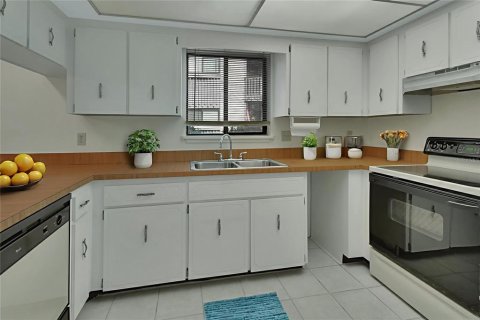 Condo in DeLand, Florida, 2 bedrooms  № 1808566 - photo 6