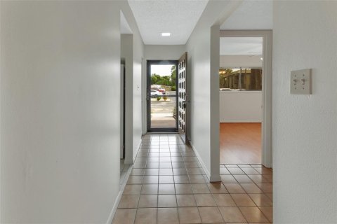 Condo in DeLand, Florida, 2 bedrooms  № 1808566 - photo 10