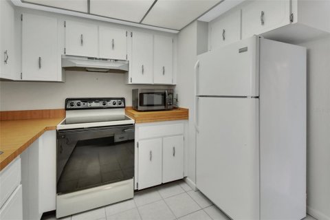Condo in DeLand, Florida, 2 bedrooms  № 1808566 - photo 9