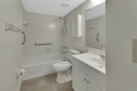 Condo in DeLand, Florida, 2 bedrooms  № 1808566 - photo 18