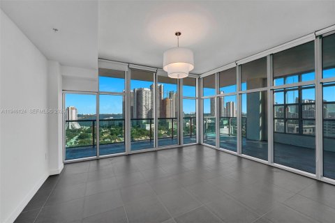Condominio en venta en Miami, Florida, 2 dormitorios, 117.34 m2 № 2002965 - foto 1
