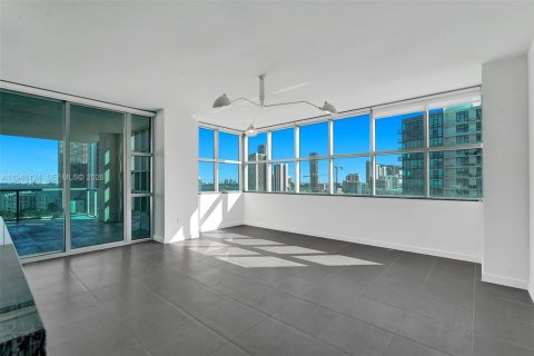 Condominio en venta en Miami, Florida, 2 dormitorios, 117.34 m2 № 2002965 - foto 2